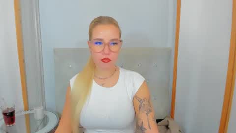 Snapshot of kristyflowers chatting on March 4, 6:26 am KristyFlowers online show from March 4, 6:26 am