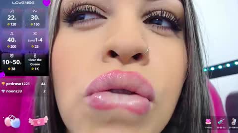Snapshot of krysten_ritter2 chatting on December 23, 6:44 am krys online show from December 23, 6:44 am