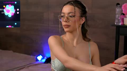 Kylie online show from December 19, 9:49 pm