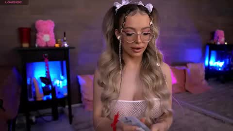 Kylie online show from March 4, 9:00 pm