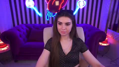 Nicole online show from July 25, 8:21 am
