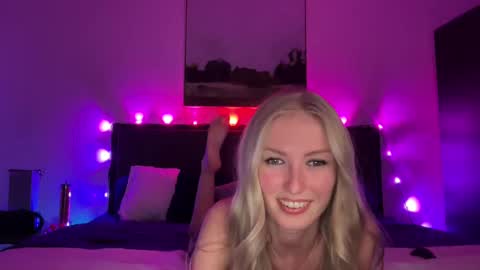Snapshot of kyliexxrose chatting on December 13, 6:31 am Kylie online show from December 13, 6:31 am