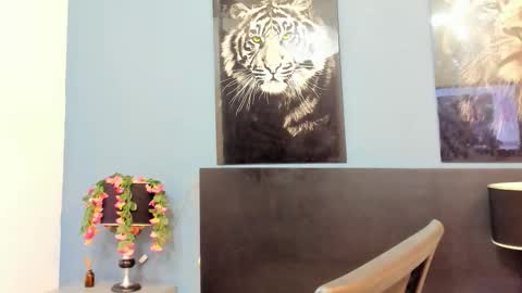 Kylie online show from February 1, 10:25 am