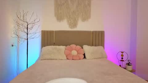 Margo  online show from February 19, 3:00 pm