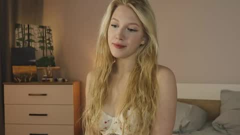 Snapshot of la_belle_ chatting on September 10, 3:39 am Alice online show from September 10, 3:39 am