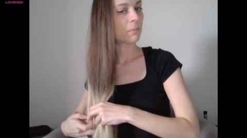 Lacie online show from December 19, 8:13 pm