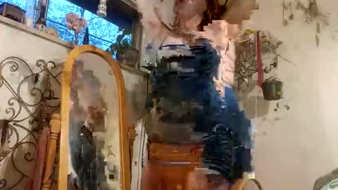 Snapshot of lacybell chatting on October 24, 12:17 am lacybell online show from October 24, 12:17 am