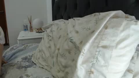 lady____a online show from June 11, 2:53 am