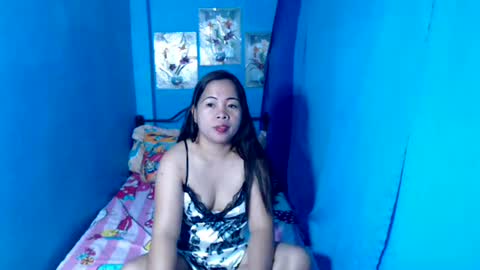 lady_in_bed69 online show from April 13, 10:43 pm