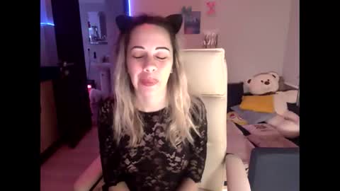 lady_smile69 online show from November 18, 4:24 am