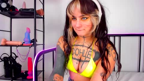 Mia online show from December 26, 3:53 pm