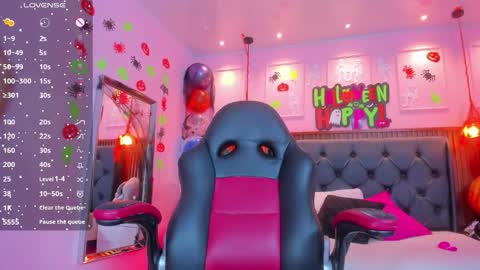 LADY  online show from October 22, 7:30 pm