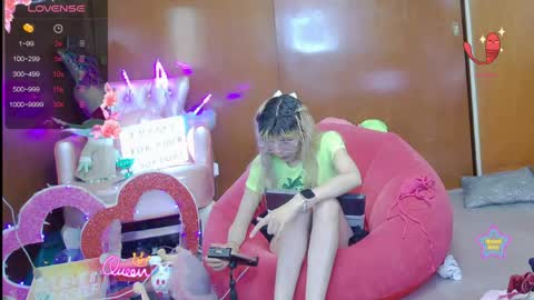 Skinnygirl online show from April 21, 2:51 am