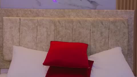 laiamilf online show from February 21, 9:32 pm