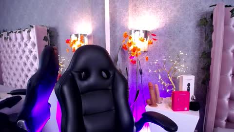 Laila Stilwills online show from February 1, 9:13 pm