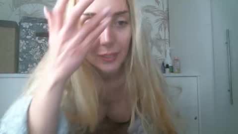 lalenka online show from November 11, 1:41 pm