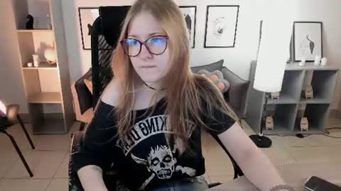 lana online show from July 29, 10:26 am