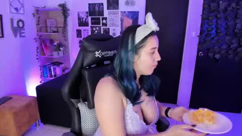 lanaherondale_ online show from November 25, 9:11 am