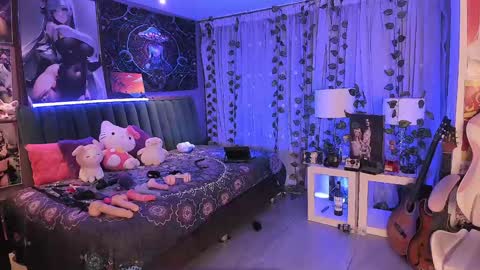 Snapshot of lanakyutt chatting on December 12, 11:36 pm L A N A online show from December 12, 11:36 pm