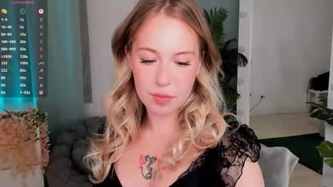 Lana online show from October 18, 10:00 pm