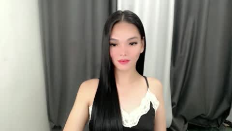 lanawyatt_ online show from February 17, 10:47 am