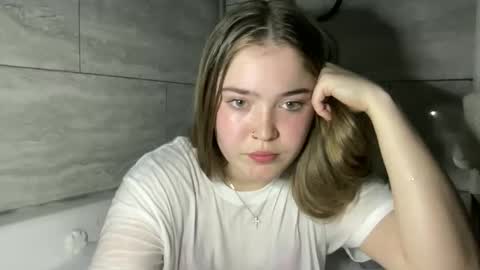 lanelizzie348 online show from April 8, 2:24 am