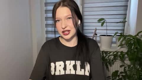 Sarah online show from February 27, 2:28 pm