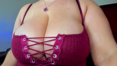 Lanna online show from October 18, 9:05 pm