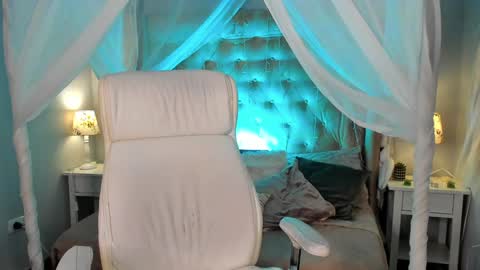 Lara online show from December 9, 10:52 pm