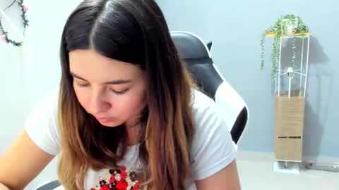 Lara online show from June 3, 11:54 pm