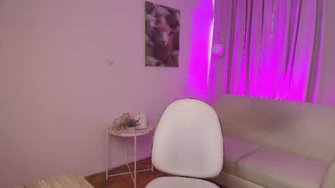 laran_jean online show from July 28, 3:21 pm