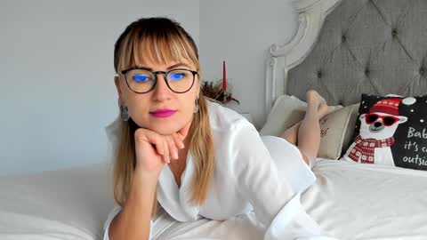 Larissa online show from December 10, 12:05 pm