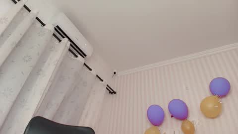 Larissas online show from October 27, 8:14 pm