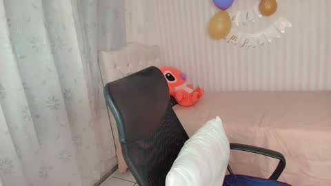 Larissas online show from October 28, 8:46 pm