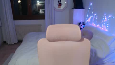 Auri online show from November 18, 2:01 am