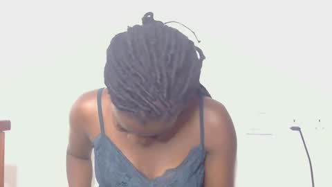 latiffaah_xx online show from April 8, 12:07 pm