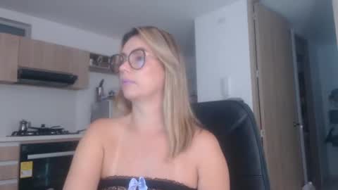 latinpaprika online show from February 9, 11:36 am