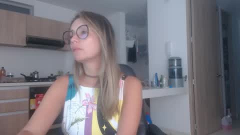 latinpaprika online show from October 19, 1:29 am