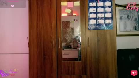 laujgray online show from February 20, 5:28 am