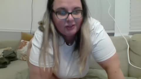Snapshot of laulauma chatting on January 13, 3:01 am LauLauMa online show from January 13, 3:01 am