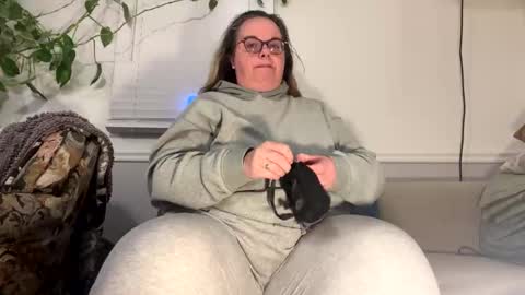 Snapshot of laulauma chatting on January 5, 7:07 am LauLauMa online show from January 5, 7:07 am