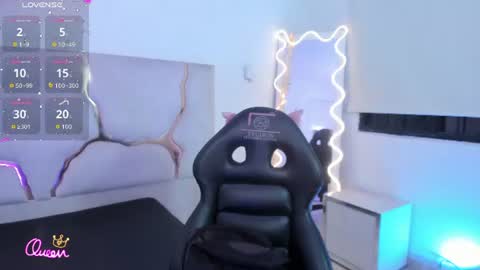 laulin_tay online show from July 9, 3:42 am