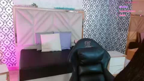 laulin_tay online show from May 18, 4:07 am