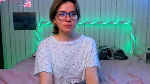 Kylie online show from December 1, 9:39 pm