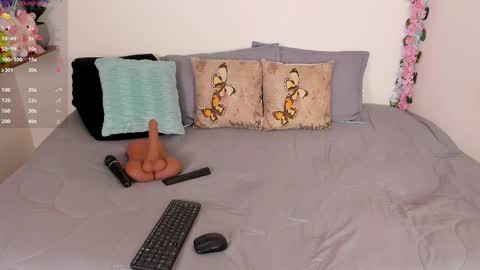 laura1__ online show from March 29, 11:37 pm