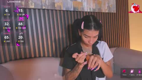 Laura online show from October 8, 1:04 pm