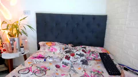 LAURA online show from March 24, 4:23 pm