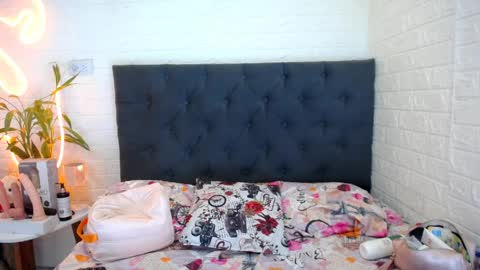 LAURA online show from March 28, 4:06 pm