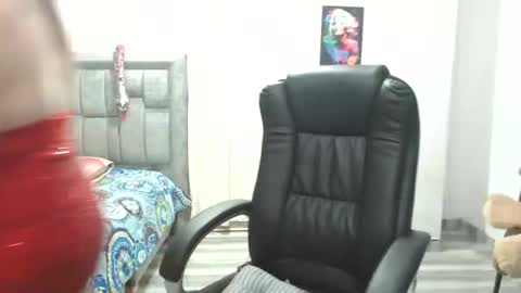 CALL ME LOVE  LAURA online show from November 2, 4:49 am