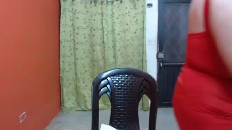 Snapshot of laura_craizy chatting on January 7, 1:59 am CALL ME LOVE LAURA online show from January 7, 1:59 am